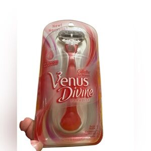 Venus Divine Women’s Refillable Razor. NEW.